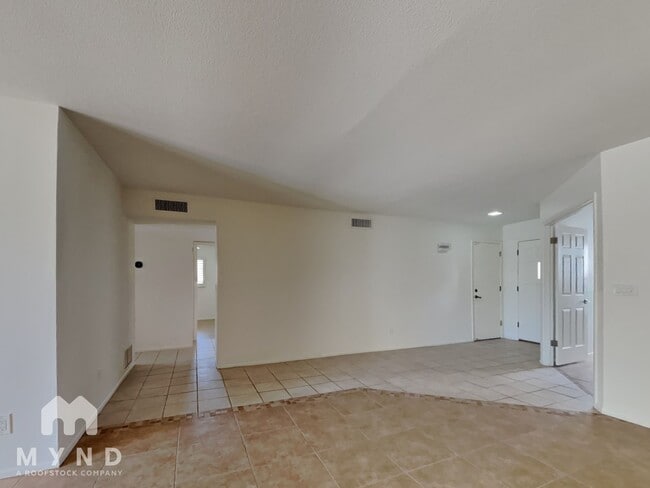 Building Photo - 8176 E Del Cuarzo Dr