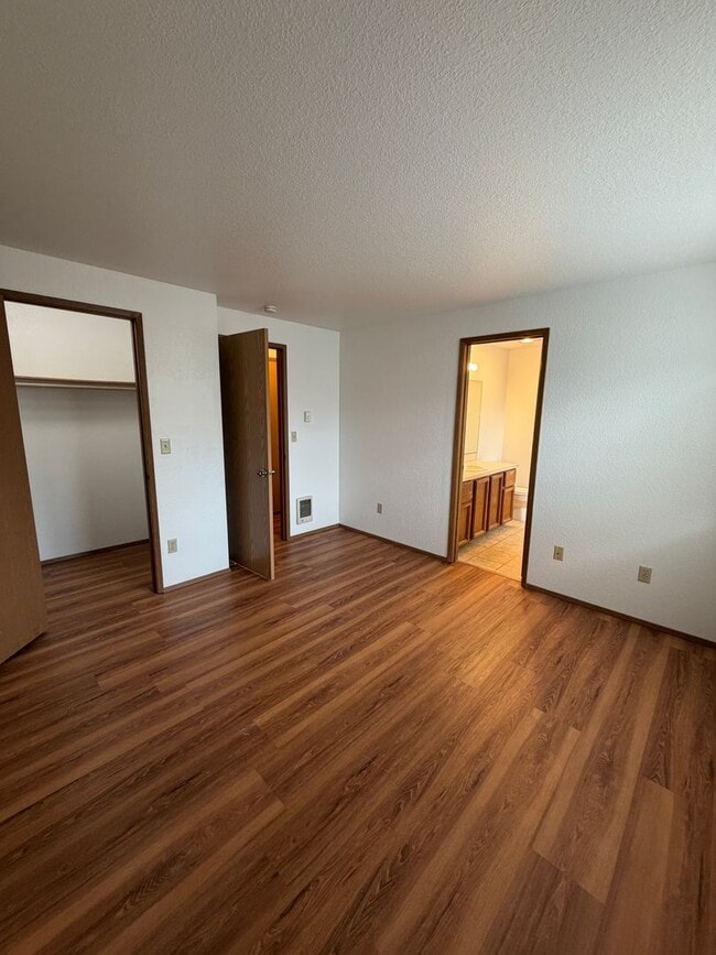 Building Photo - 1474 Diamond Rd SE