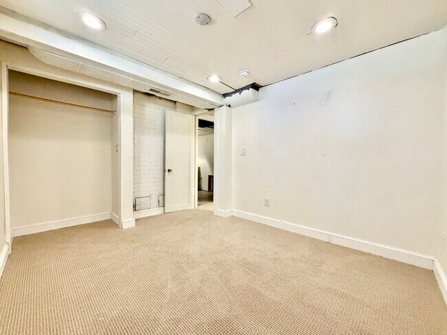 Building Photo - 262 Browning Ave