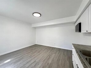 Building Photo - 204 W Moreno St