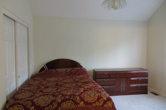 Building Photo - 64 Lilac Cir