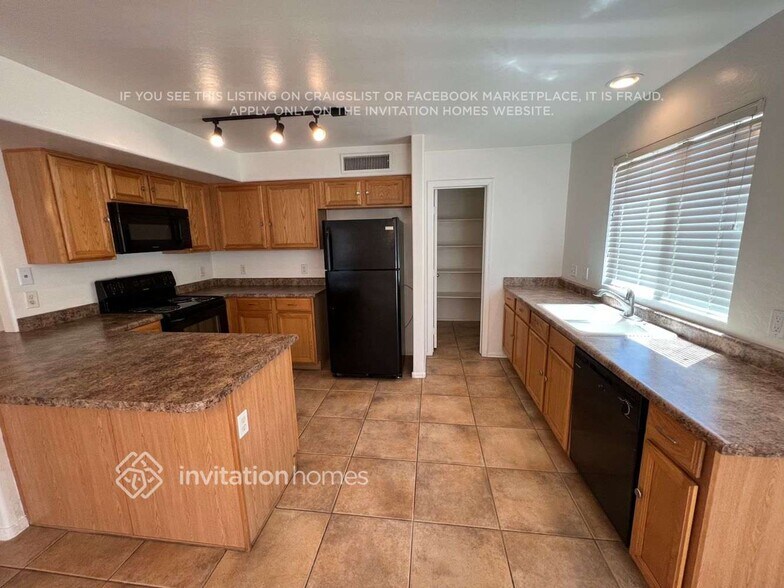 Building Photo - 1418 S 122nd Ln