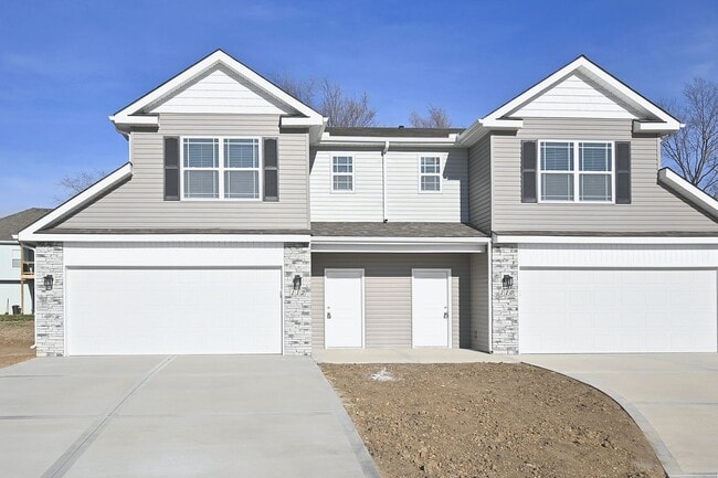 Building Photo - 3 Bedroom 2.5 bath 2 Car Garage   Duplex