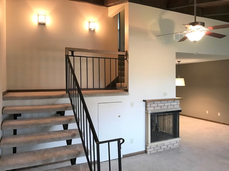 Building Photo - 408 Holly Ln