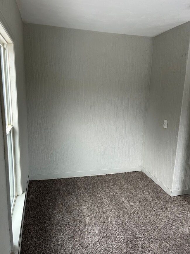 Building Photo - 3 bedroom house