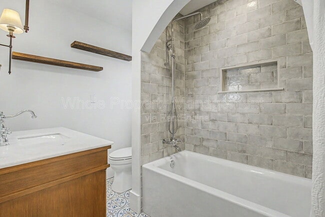 Building Photo - 110 S Quitman St
