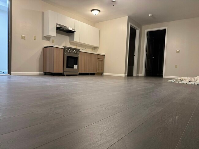 Building Photo - 355 S Main St