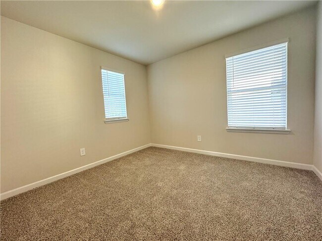 Building Photo - 823 Misty Holw Trl