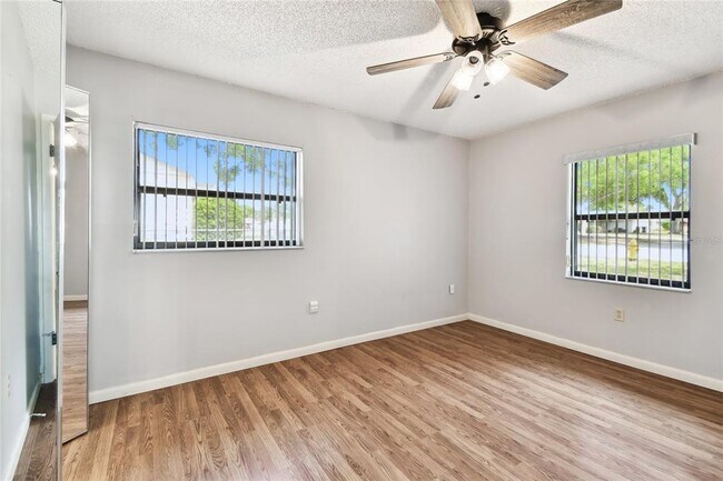 Building Photo - 1102 Shadowbrook Dr N