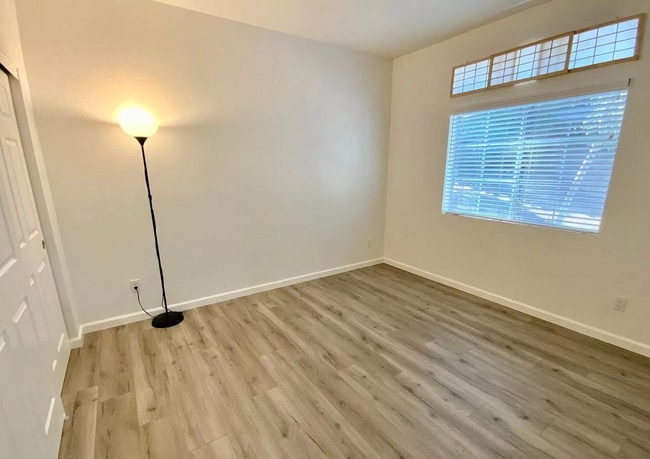 Building Photo - Fabulous Canyon Meadows Condo - Move-In Re...