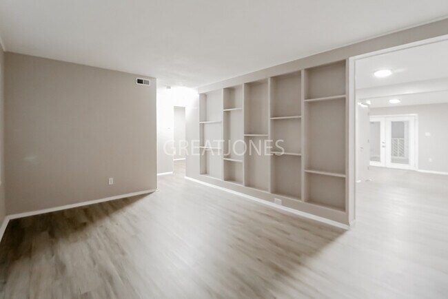 Building Photo - NOW OFFERING 1/2 MONTH FREE WITH SIGNED LE...