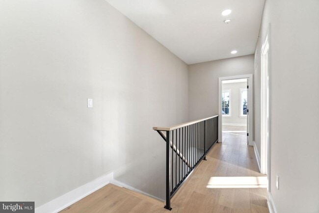 Building Photo - 345 E Gorgas Ln