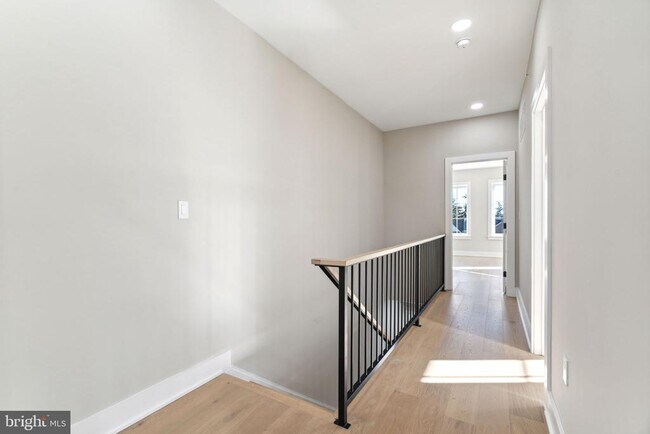 Building Photo - 347 E Gorgas Ln