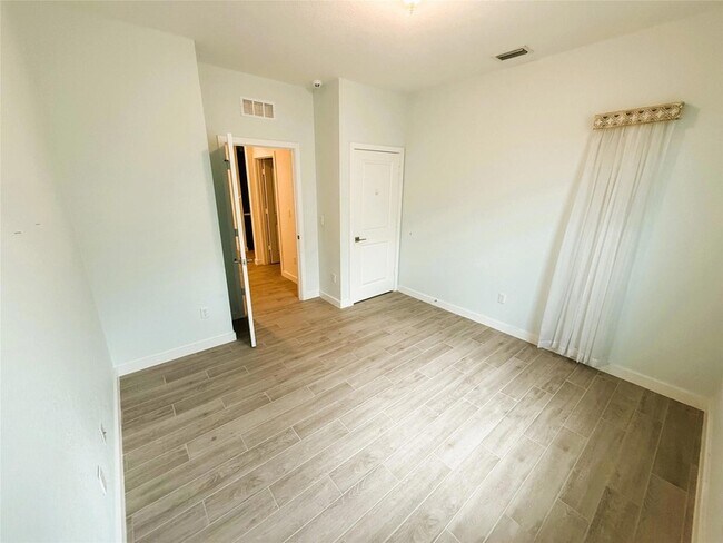 Building Photo - 1704 NE White Pine Terrace