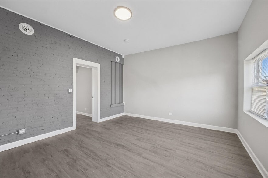 Building Photo - 8018 S Harvard Ave