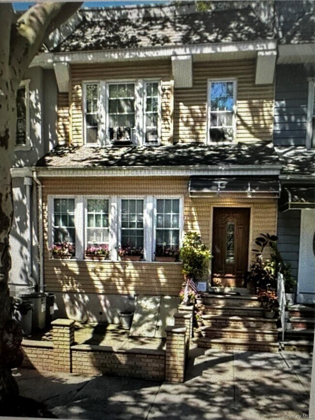 Building Photo - 72-36 67th Pl