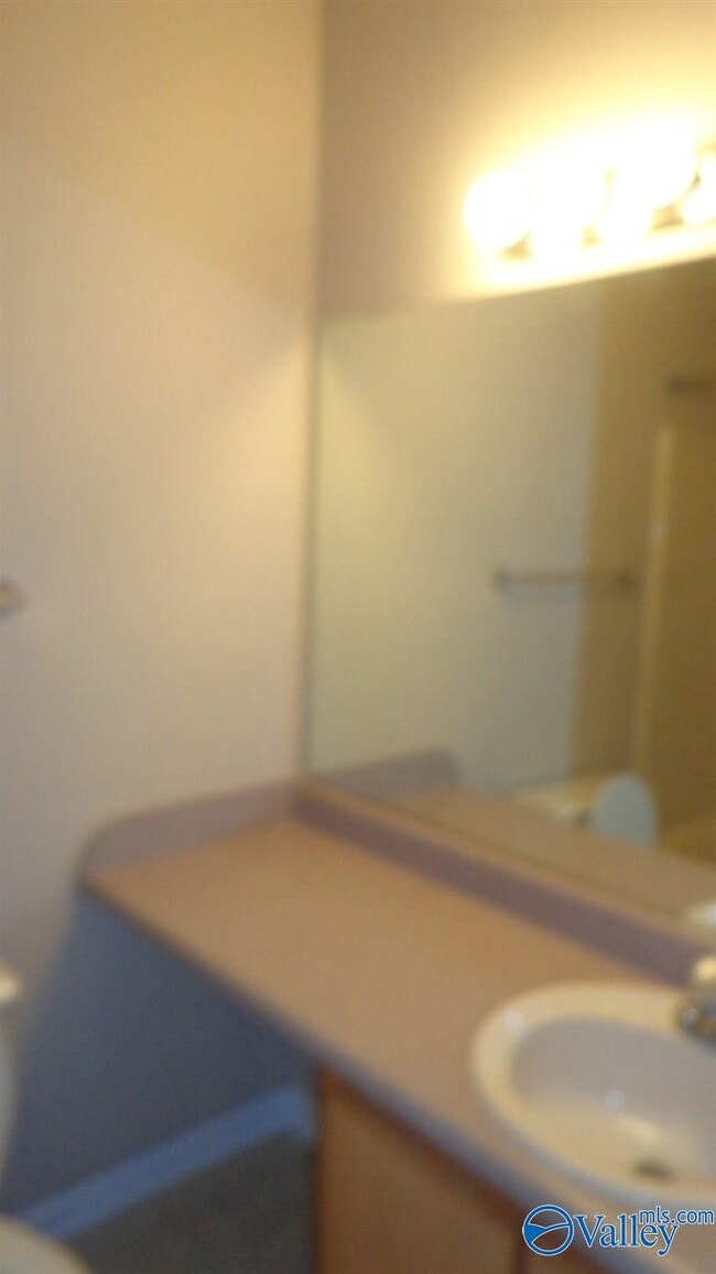 Building Photo - 718 Wynsom Dr SE