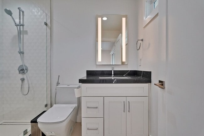 Building Photo - Gorgeous 4 Bed 3 Bath House on a Corner Lot!