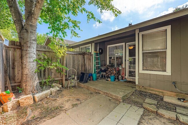 Building Photo - 7214 Salt Springs Dr