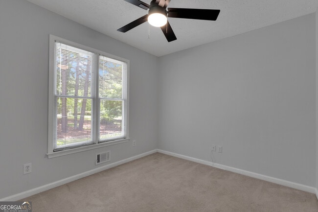 Building Photo - 115 Rockhurst Chase