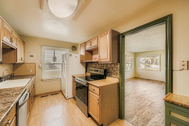 Building Photo - 515 W San Miguel St