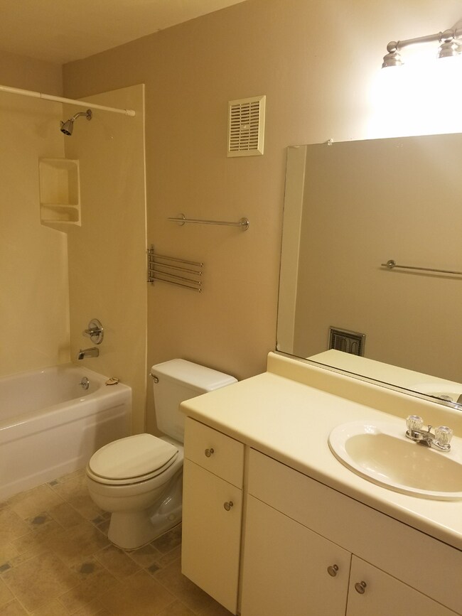 Building Photo - 1 Bed 1 Bath Condo In Walnut Creek