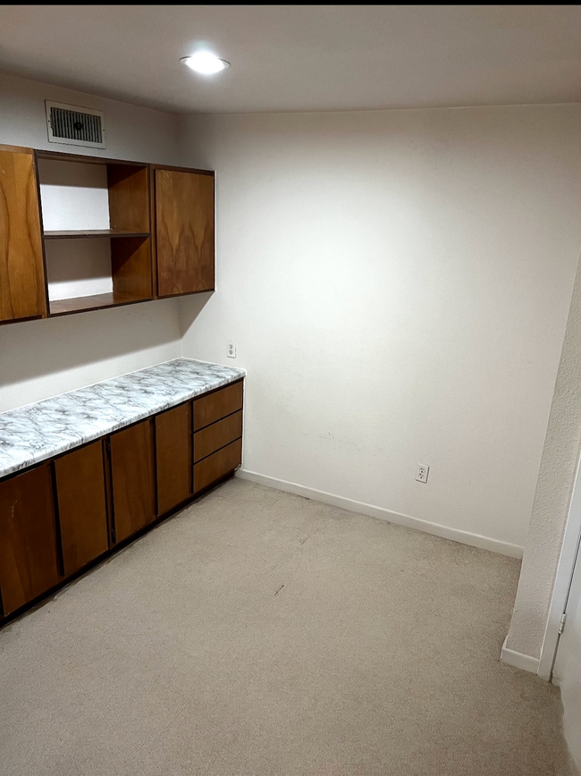 Dining - 7901 Cambridge St