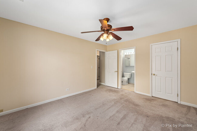 Building Photo - 404 Sandalwood Ln