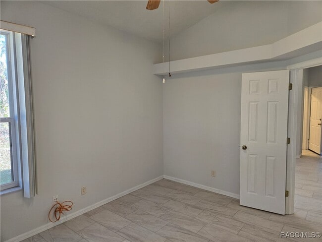 Building Photo - 2846 N Kittery Point