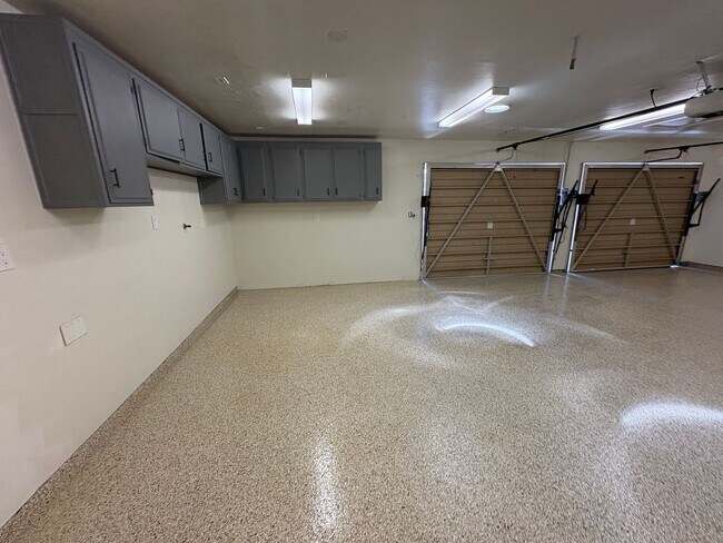 Building Photo - 2322 E Vassar Dr