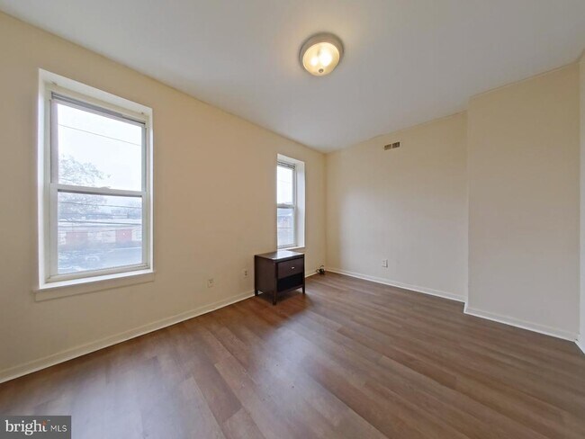 Building Photo - 1422 Willington St