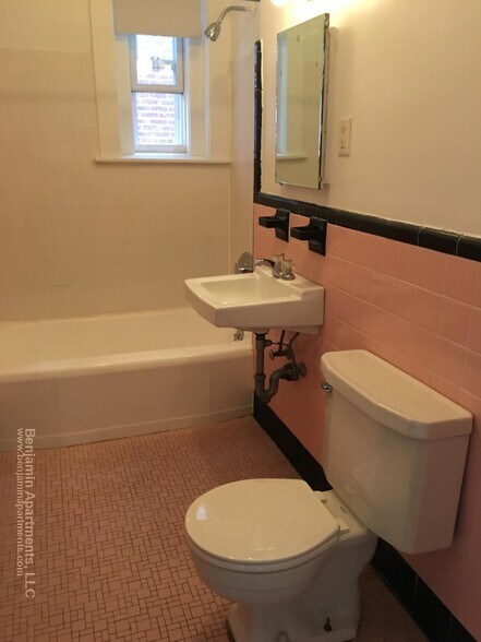 Primary Photo - 1489 Beacon St