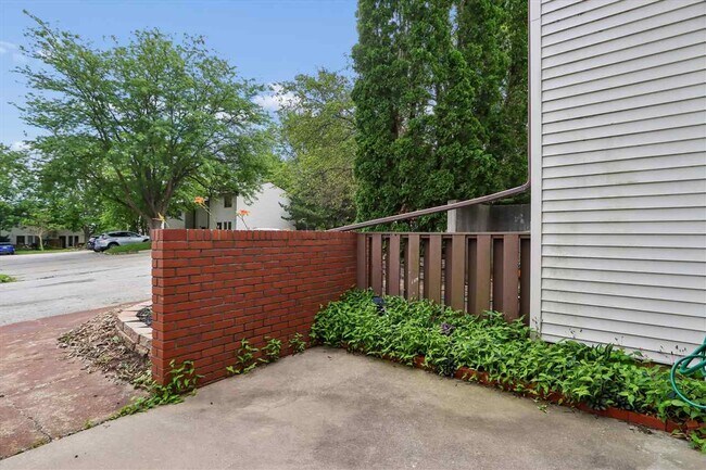 Building Photo - 341 Samoa Dr
