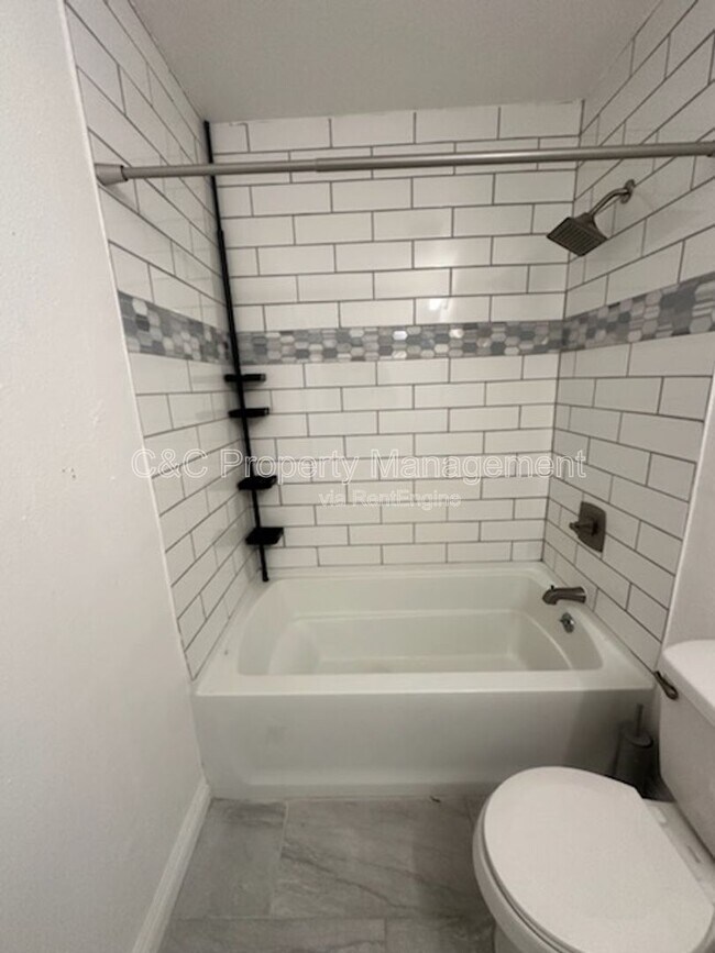 Building Photo - 8219 Rosemead Blvd