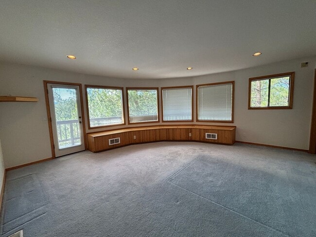 Building Photo - Stunning 3 Bed/ 2.5-Bath Home on the River...