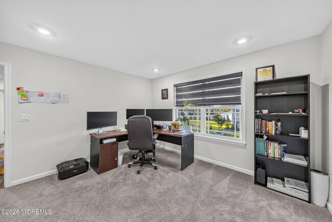 Building Photo - 319 Tulip Ct