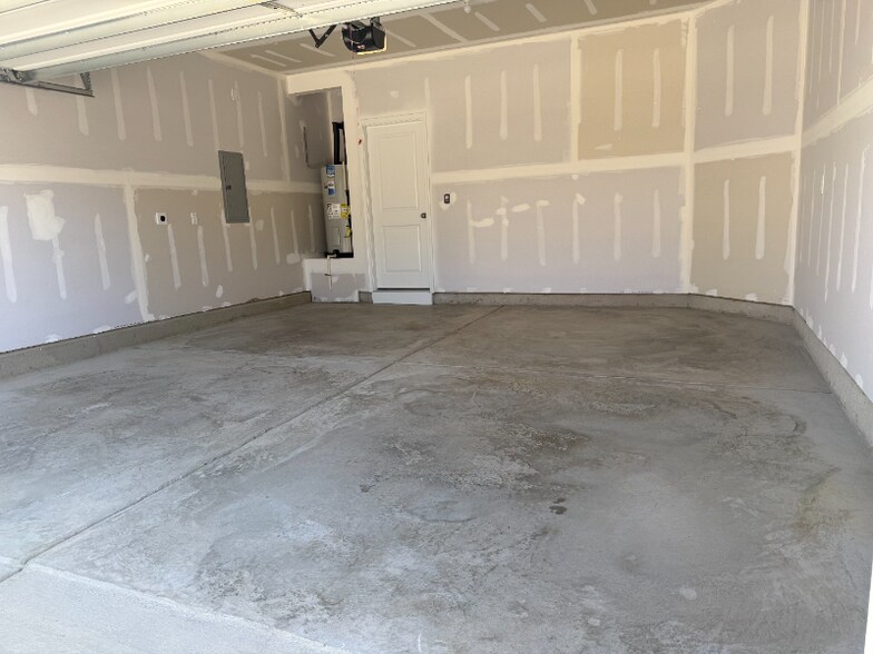 Building Photo - 1028 Red Finch Wy