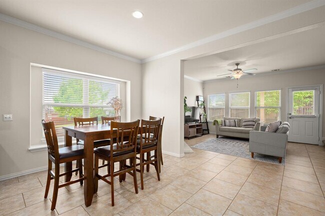 Building Photo - 10012 Epic Knoll Dr
