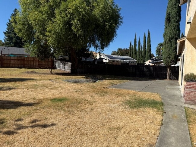 Building Photo - Browns Valley 3 Bedroom 2.5 Bath 2 Story w...
