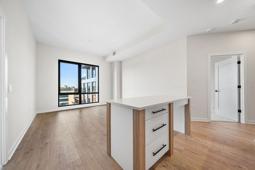 Building Photo - 255 W Falls Station Blvd