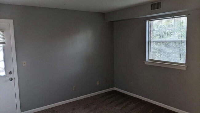 Building Photo - Quiet 1 Bedroom Convenient to Hershey Med and Attractions