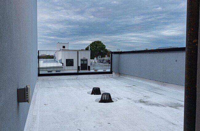 Building Photo - 1255 Decatur St