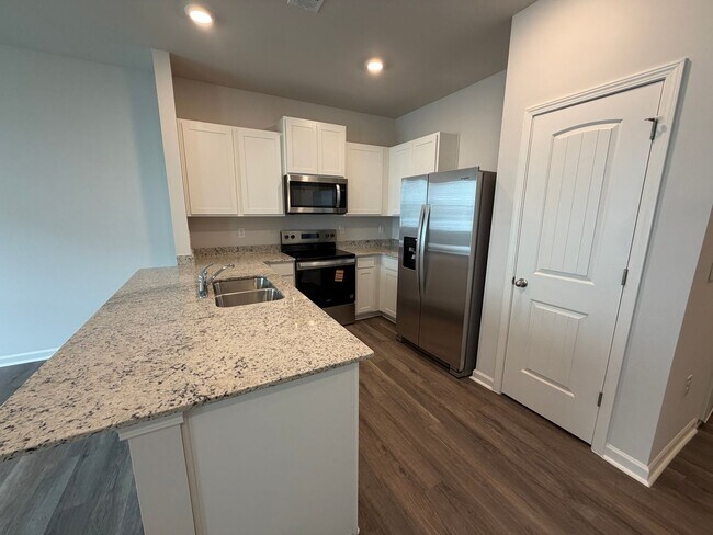 Building Photo - 3 Bedrooms, 2.5 Bathrooms - Townhome in Armuchee!