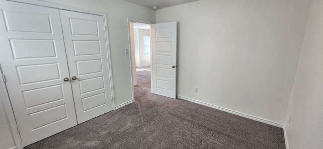 Building Photo - 5-Bedroom 3-Bathroom Home Walking distance to USAA and just mins from Medical Center and UTSA