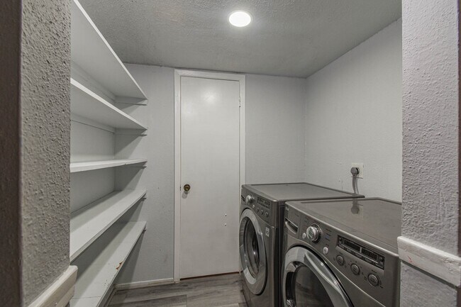 Building Photo - 12663 Wellington Park Dr