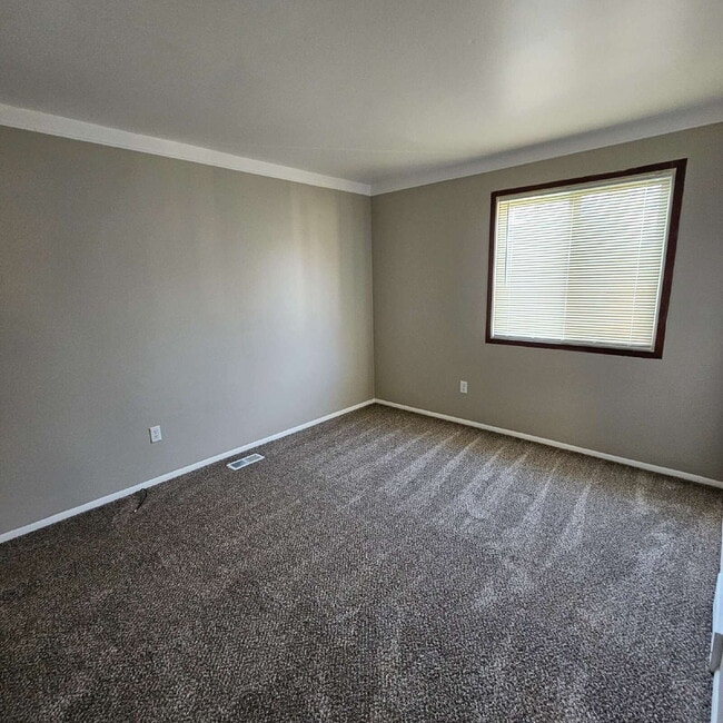 Building Photo - 3 Bedroom Ranch, Eat-In Kitchen, All Appliances, Big Basement with Extra Storage, 2 Car Garage.