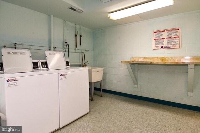 Building Photo - 3302 Woodburn Village Dr