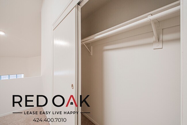 Building Photo - 4651 Cahuenga Blvd