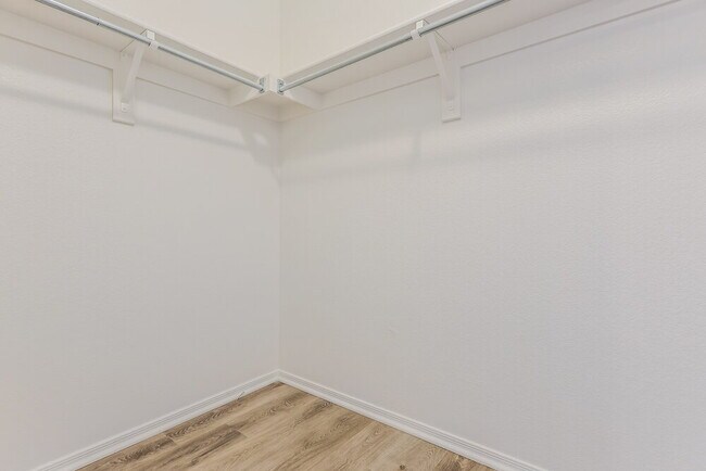 Building Photo - 2300 E Gleneagle Dr