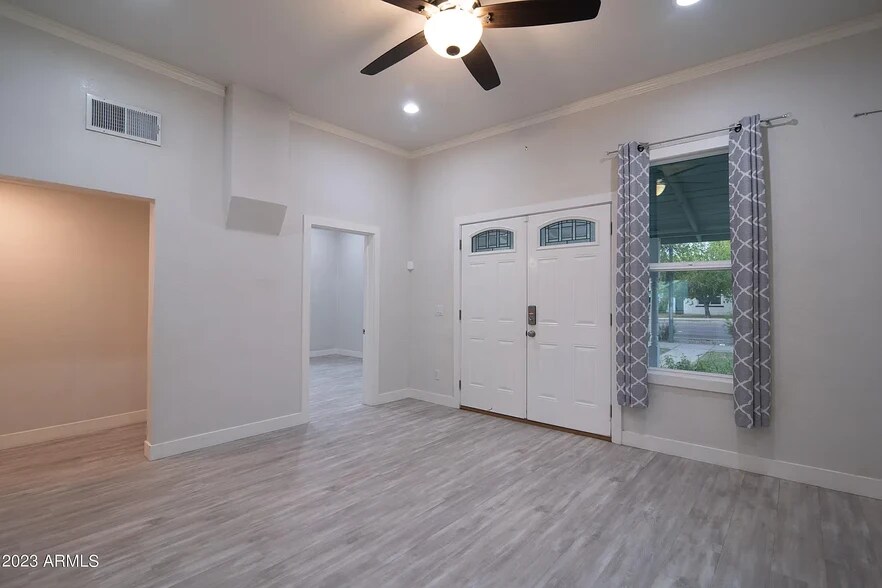 Building Photo - 5919 W Myrtle Ave